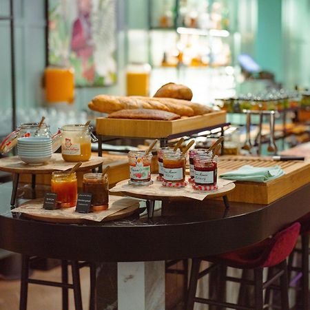 Falkensteiner Boutique Hotel Prague Ngoại thất bức ảnh A breakfast buffet at a hotel