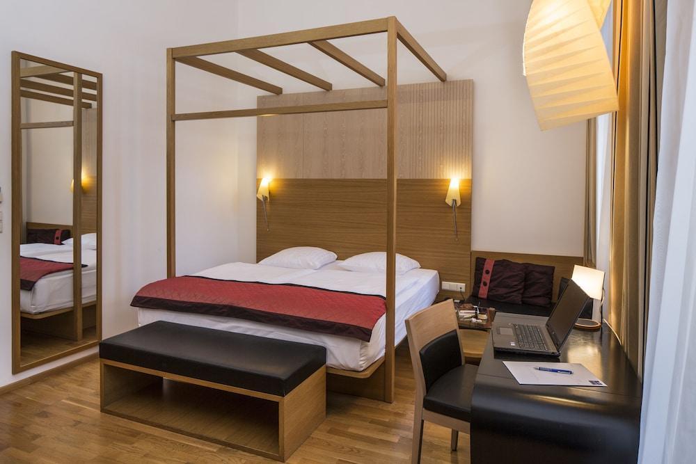 Falkensteiner Boutique Hotel Prague Ngoại thất bức ảnh A room at the hotel