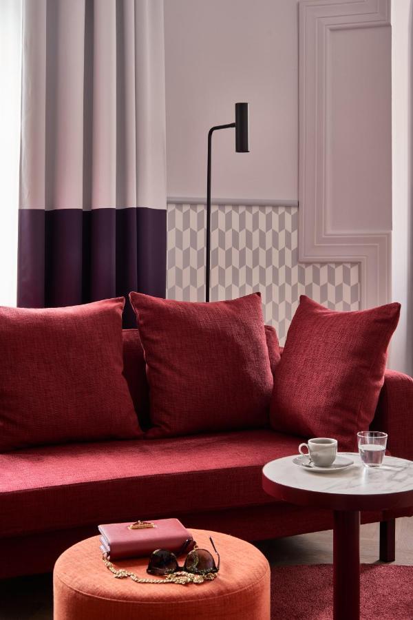 Falkensteiner Boutique Hotel Prague Ngoại thất bức ảnh A sofa with cushions