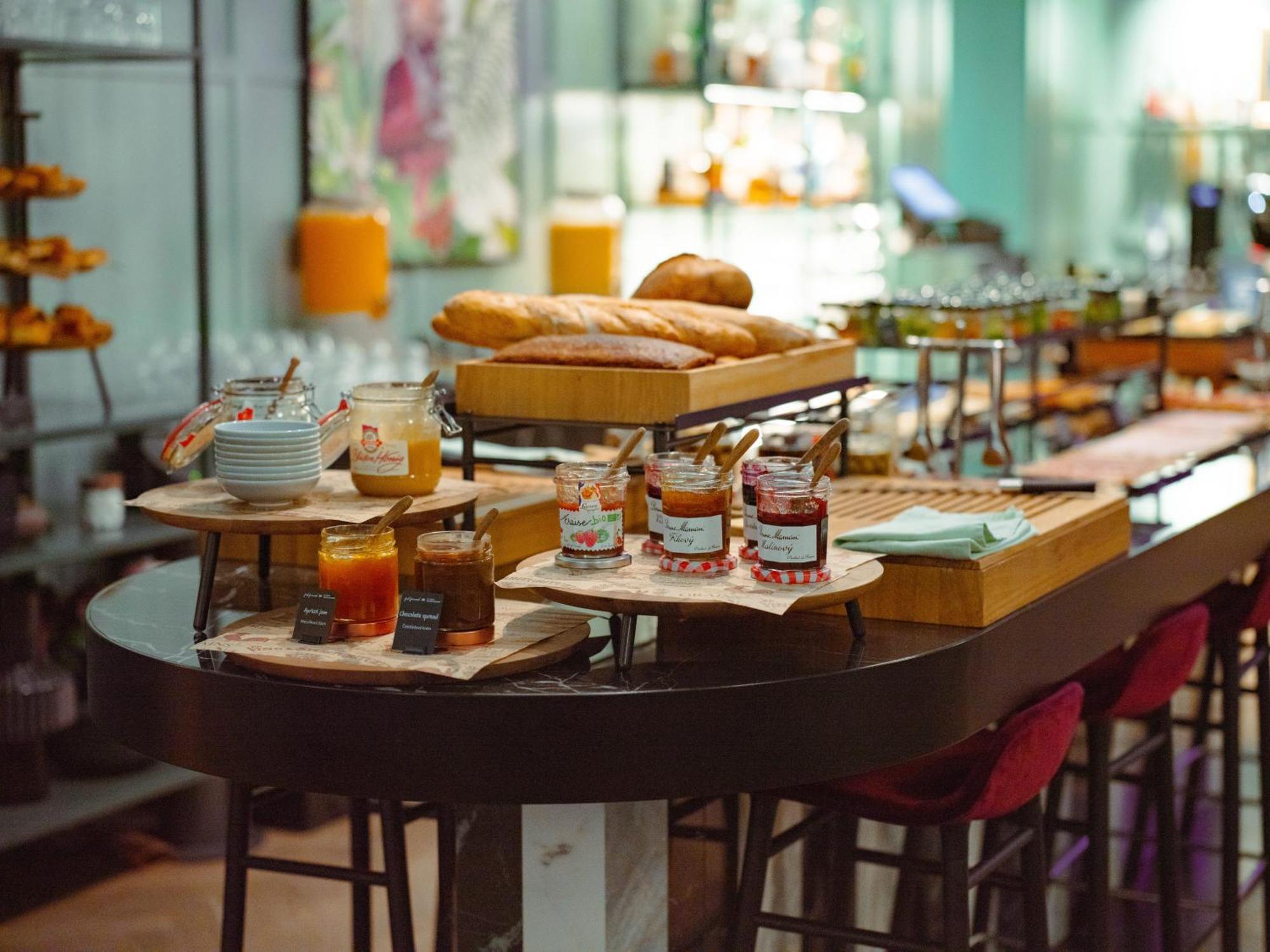 Falkensteiner Boutique Hotel Prague Ngoại thất bức ảnh A breakfast buffet at a hotel